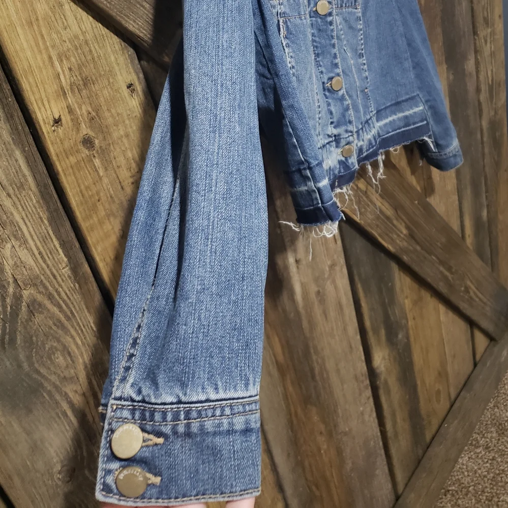 Democracy Frayed Denim Jacket Small 100% Cotton - Picture 6 of 9